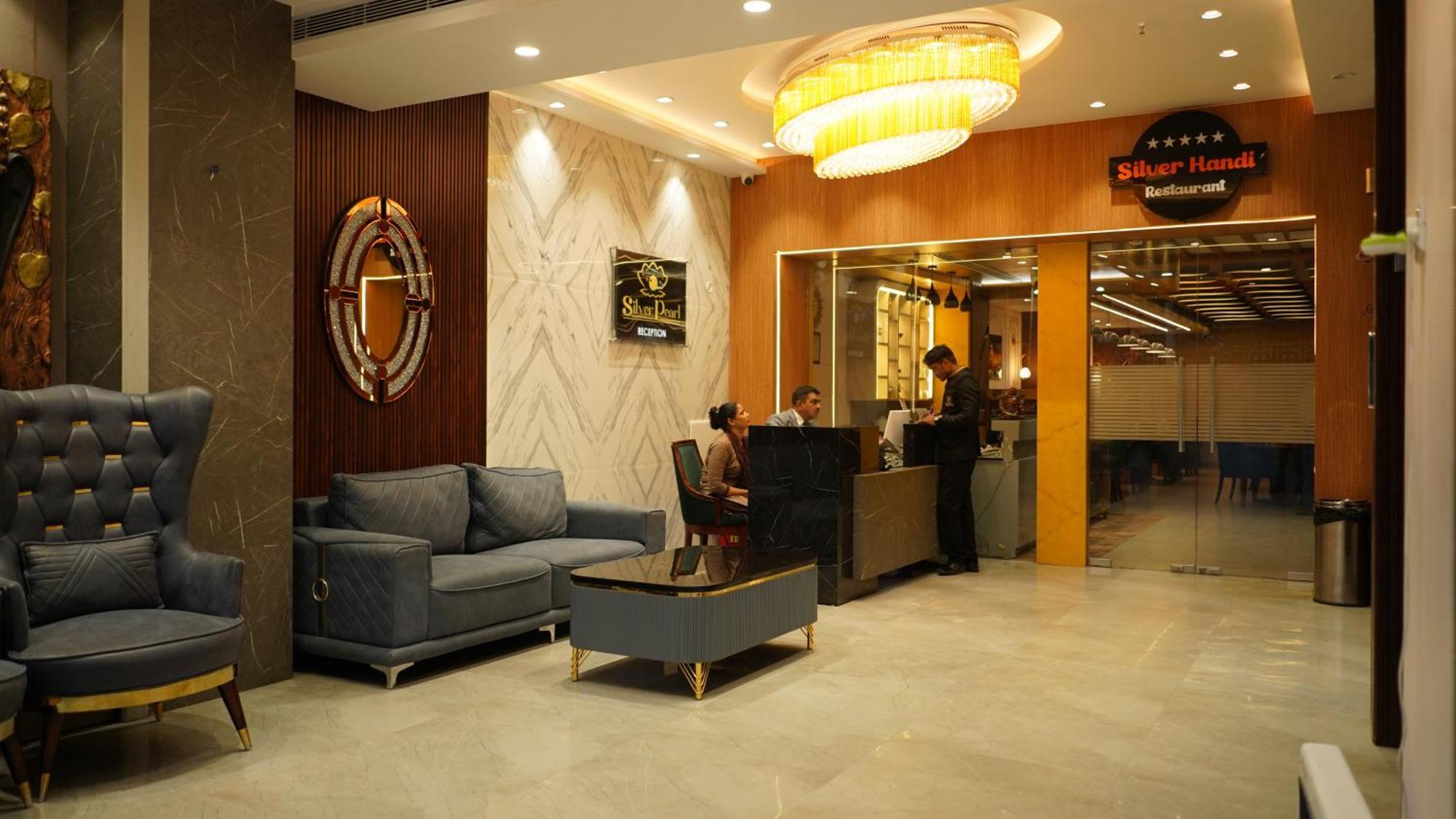 Hotel Silver Pearl Alīgarh Exteriér fotografie