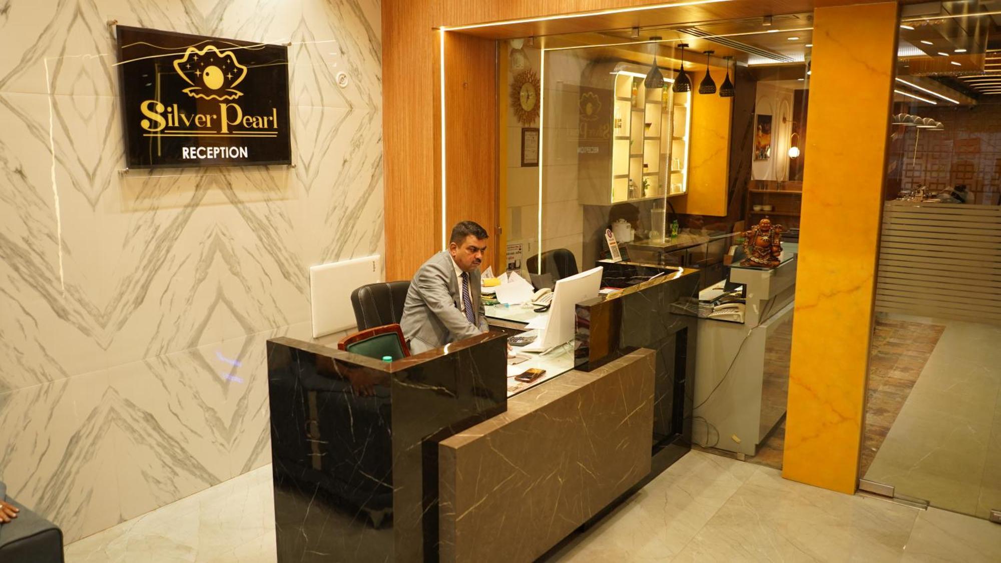 Hotel Silver Pearl Alīgarh Exteriér fotografie